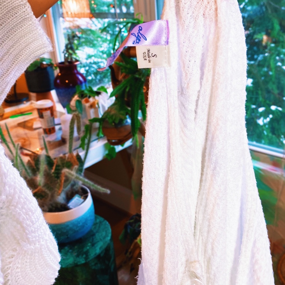 Alya Cozy White Angelic Short a Tunic Top ✨ - Picture 5 of 7